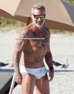 Sugar Daddy Gianluca Vacchi mostrando pênis enorme Homens Pelados BR