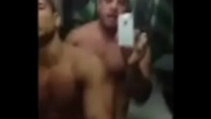 Amigos brasileiros estavam estudando e do nada sexo gay