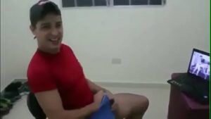 Batendo uma punheta pro amigo gay xnxx