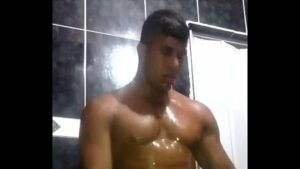 Fudido hardcore no banho sexo gay