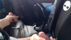 Gay de pica dura no onibus