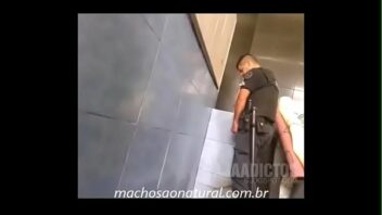 Policial pprno gay