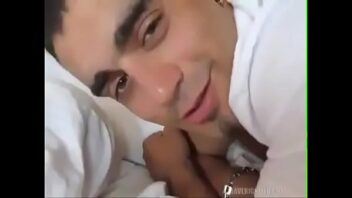 Porno gay loiro musculoso