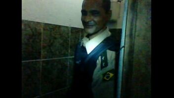 Sexo gay policial fode brasileiro