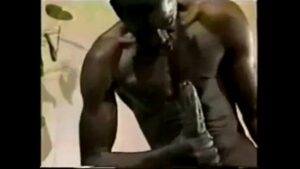 Soldado negro se masturbando gay videos