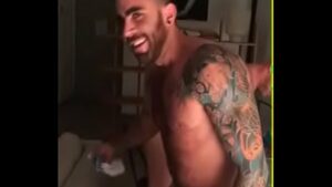 Tatuado do picao goi na parada gay