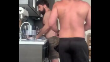 Video sexo gay magrinho ursão