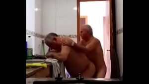 Xvideos gay mulher coroa fudendo com novinha