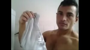 Cheirando sua cueca e me comeu porn gay