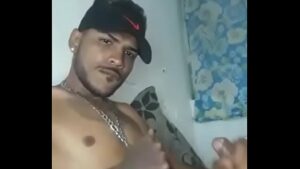 Coroa gay cafuçu