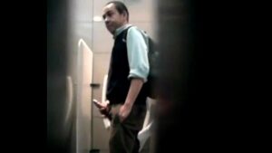 Daddy banheirão gay toilet publico voyeur videos