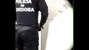 Gay chupando pau policial pt2