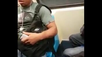 Gay flagra ônibus lotação cheio