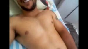 Gays com tesão buntos na barraca xnxxx punheta fods