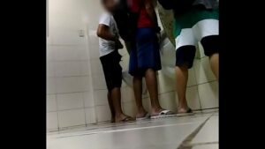 Pegacao em panheiro shopping gay