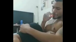 Roubando macho da amoga gay