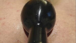 Sexo gay plug anal inflável