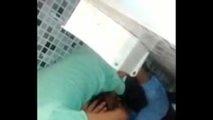 Video engraçado de flagra de sexo gay em banheiro quimica