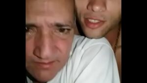 Vídeo gay coroa vom novinho por dinheiro