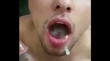 Xnxx gay gozando na boca do velho