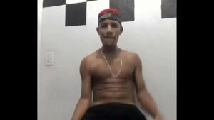 Xvideos gay homem dançando sem cueca