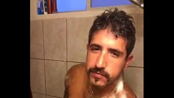 Xvideos gay sendo comedor no banheiro