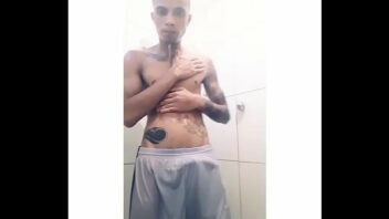 Xvodeos gay tomando banho na chiva