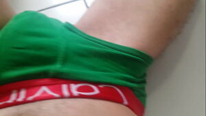 Batendo com a cueca na boca gay porn