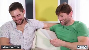 Dois homen transando com gay