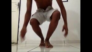 Gay batendo punheta no bar xvideos.com