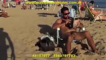 Gays em praia de nudismo