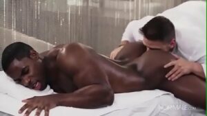 Gif sexo massagem gay