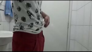 Mijando de pau duro gay xvideos