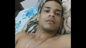 To na cama pelado