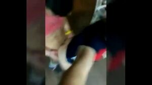 Brincadeira entre amigos acaba em porno gay