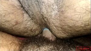 Coroao peludo gostoso comendo gay