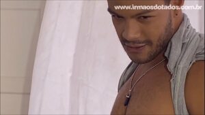 Filme porno de brasileiro gay fudendo sem camizinha