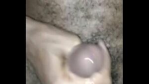Gay batendo punheta com rexona no cu