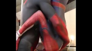 Homem aranha gay da bunda empinada