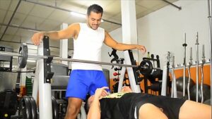 Namorada vazou video personal trainer gay