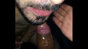 Porno gay com escarro e mijada