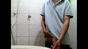 Porno gay dotado enfiando rola grande no cu do gay