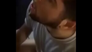 Porno gay mijando na cara dele