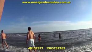 Praia deem nudismo gay