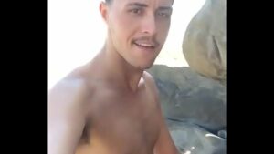 Sexo gay deu na praia