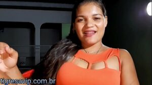 Sexo gay e mais uma mulher