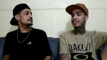 Teste do.sofa gay iniciante primeira vez