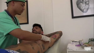 Video gay visita ao medico e fodido