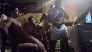 Video voyeur coroas garotos e velhos gays fazendo suruba