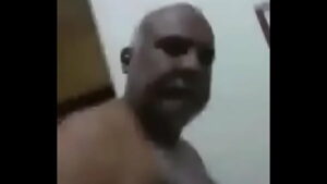 Videos de coroa velho gay boqueteiro